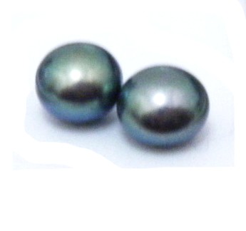 Black 6-6.5mm Half Drilled Button Pairs